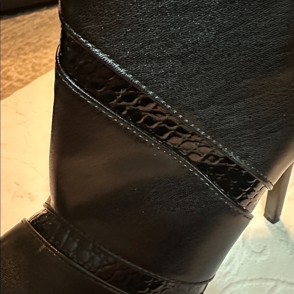 Faux Leather Black Ankle Boots Size 8.5 - Picture 3 of 7